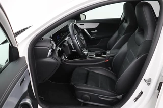 Mercedes-Benz A-Klasse Mercedes-Benz A-klasse 250e AMG | Panoramadak | Stoelverwarming |  Carplay | Navigatie | Full LED | Half leder | Sportstoelen | Park Assist - afbeelding nr 4