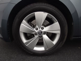 Škoda Superb AUTOMAAT / STOELVERW / XENON / CARPLAY / NAVI / CLIMA / PDC / BLUETOOTH / CRUISE / NL-AUTO - afbeelding nr 5