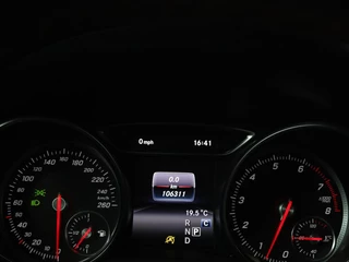 Mercedes-Benz CLA Mercedes-Benz CLA-klasse 180 AMG | Stoelverwarming | Sportstoelen | Camera | Navigatie | Park Assist | Full LED | Cruise control | Airco - afbeelding nr 23