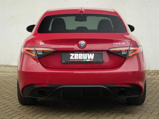 Alfa Romeo Giulia Alfa Romeo Giulia 2.0 Turbo 280 PK Competizione Q4 AWD | Harman | Veloce | 19