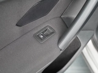 Volkswagen Tiguan - Navigatie - Climate control - Adaptieve Cruise control - 17 inch LM velgen - 1600 KG trekgewicht - 12 maanden garantie - afbeelding nr 38