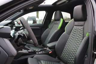 Audi RS3 Audi RS3 Limousine 2.5 TFSI quattro / Verlengd Garantie / Milltek / Keramisch / Panoramadak / Camera / Head-up / B&O / Matrix LED / ACC / Leder - afbeelding nr 4