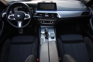 BMW 5 Serie BMW 5-serie Touring 540i xDrive M Sport / PANODAK / CAMERA / HUD / H&K / KEYLESS / 20'' - afbeelding nr 6
