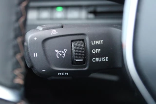 Peugeot 5008 Peugeot 5008 1.2 130PK AUTOMAAT GT PACK BUSINESS | PANORAMISCH SCHUIF/KANTEL DAK | AFNEEMBARE TREKHAAK | ALCANTARA BEKLEDING | FULL LED KOPLAMPEN | FOCAL AUDIO | 19