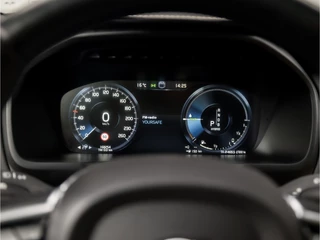 Volvo XC90 408Pk Automaat (PANORAMADAK, LUCHTVERING, APPLE CARPLAY, BOWERS&WILKINS, MEMORY SEATS, COGNAC LEDER, HEAD-UP DISPLAY, KEYLESS, GETINT GLAS, 360 CAMERA, ZWART HEMEL, NIEUWSTAAT) - afbeelding nr 23