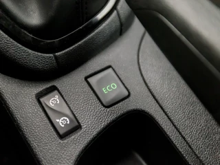 Renault Clio (NAVIGATIE, TREKHAAK, PARKEERSENSOREN, SPORTSTOELEN, GETINT GLAS, LM VELGEN, BASS REFLEX, CRUISE, NIEUWE APK, NIEUWSTAAT) - afbeelding nr 26