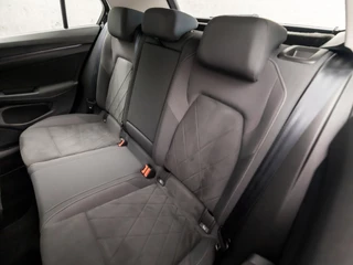 Volkswagen Golf Volkswagen Golf 1.0 TSI Sport (APPLE CARPLAY, GROOT NAVI, MEMORY SEATS, ALCANTARA, CAMERA, SPORTSTOELEN, KEYLESS, LM VELGEN, LED KOPLAMPEN, NIEUWSTAAT) - afbeelding nr 15