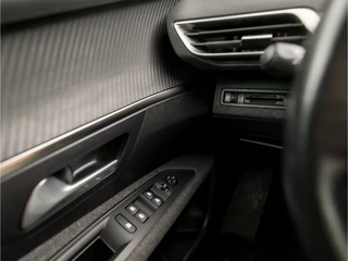 Peugeot 3008 Peugeot 3008 1.2 PureTech Sport Automaat (APPLE CARPLAY, GROOT NAVI, 360 CAMERA, CLIMATE, SPORTSTOELEN, LANE ASSIST, CRUISE, NIEUWSTAAT) - afbeelding nr 22