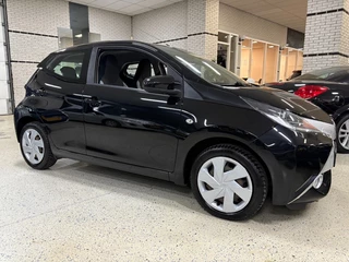 Toyota Aygo Toyota Aygo 1.0 VVT-I X-PLAY Navigatie Airco Camera Apple carplay Multimedia - afbeelding nr 3