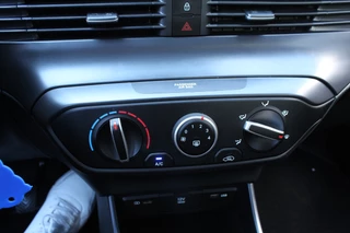 Hyundai i20 Airco Cruise Carplay Camera  Dig. cockpit 16