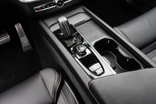 Volvo XC60 Volvo XC60 2.0 B4 R-Design Pano / Memory / 360 - afbeelding nr 22