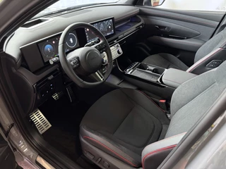 Hyundai Tucson Hyundai Tucson NIEUWE AUTO 1.6 T-GDI PHEV 252PK 4WD N-LINE SKY PANO. 360.CAMERA ELEK.KLEP ELEK.STOEL/GEHEUG.VERWARMD SUBWFR 19''LMV ZWARTE HEMEL HEADUP STOELKOELING STUURVERW. PLUG IN HYBRIDE - 5 JAAR GARANTIE 4X4 - afbeelding nr 3