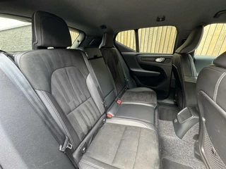 Volvo XC40 Volvo XC40 1.5 T5 Twin Engine R-Design Automaat | Achteruitrijcamera | LED verlichting | Trekhaak uitklapbaar | Stoelverwarming | Climate control | Cruise control adaptief | Dode hoek detectie | Getint glas | Parkeersensoren voor en achter - afbeelding nr 39