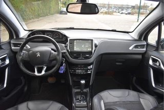 Peugeot 2008 | NL-Auto | Pano.dak | Nav | Cruise Contr | Climate Contr | PDC | Trekhaak | NAP - afbeelding nr 11
