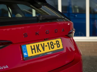 Škoda Octavia Škoda Octavia Combi 1.5 TSI MHEV Business Edition Plus | Matrix LED | Chrome pakket | Stoel-, Stuur- & voorruitverwarming | Navi 13inch | Elektr.trekhaak | El. achterklep m.sensor | ACC | - afbeelding nr 38