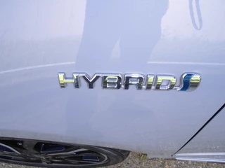 Toyota Yaris Toyota Yaris 1.5 Hybrid Dynamic Automaat two-tone-camera-pdc - afbeelding nr 4