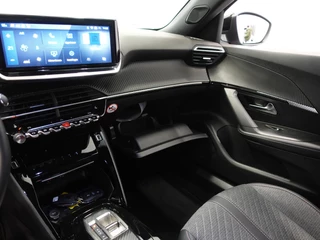 Peugeot 2008 Peugeot 2008 1.2 PureTech 130pk Automaat Allure | Navigatie | Apple Carplay/Android | Auto 360 camera | Parkeersensoren | Blind Spot Assist | Adaptive Cruise Control | Stoelverwarming | Getinte ramen | Climate Control - afbeelding nr 12