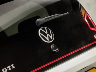 Volkswagen up! (STOELVERWARMING, BLUETOOTH, SFEERVERLICHTING, GETINT GLAS, SPORTSTOELEN, LM VELGEN, STUURWIEL MULTIFUNCTIONEEL, NIEUWE APK, NIEUWSTAAT) - afbeelding nr 24