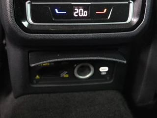 Volkswagen Passat Volkswagen Passat 2.0 TDI Comfort Business | Stoelverwarming |  Camera | Adaptive cruise | Carplay | Massage | Navigatie | Full LED | Parkeerhulp - afbeelding nr 29