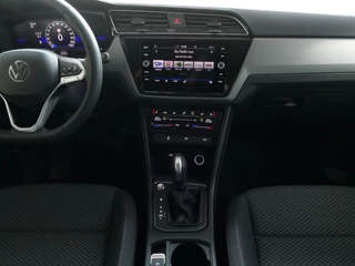 Volkswagen Touran Volkswagen Touran 1.5 TSI 150PK 7P CARPLAY NAVI CAMERA LED ELEK.KLEP VIR.COCKPIT DODE.HOEK DET. STOELVERW KEYLESS 7P 7PERS 11/2024 