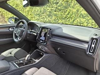 Volvo XC40 Volvo XC40 B5 AWD R-Design Panoramadak | Trekhaak | H&K Audio | 360 Camera | - afbeelding nr 4
