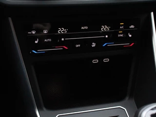 Volkswagen Polo Volkswagen Polo 1.0 TSI Move | DEMO ! | Navigatie App Connect / Android Auto / Apple Carplay Climate Control Parkeer sensoren Lichtmetalen Velgen Dab Digitale Cockpit - afbeelding nr 3