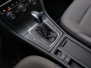 Volkswagen e-Golf e-Golf 136pk Automaat 5-Deurs | Warmtepomp | Navi | Apple Carplay+Android Auto | Clima | Adap. Cruise | Led Koplampen | Pdc V+A | Stoelverwarming | Privacy Glass | 17''lm | Trekhaak - afbeelding nr 17