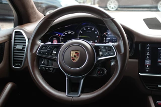 Porsche Cayenne Porsche Cayenne 3.0 E-Hybrid / Trekhaak / 360Camera / Burmester / Sportdesign / Sportchrono / Softclose / 21'' / Luchtvering / Keyless / Stuurverwarming / Matrix LED / DAB - afbeelding nr 18