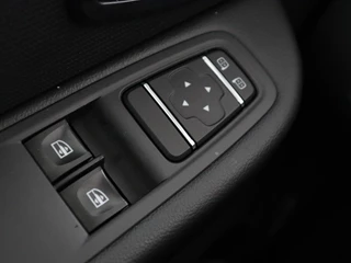 Renault Clio Renault Clio 0.9 TCe Limited | Trekhaak | Navigatie |  Bluetooth | Cruise control | Parkeerhulp | LED | Airco | DAB - afbeelding nr 26