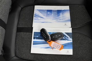 Peugeot 3008 Peugeot 3008 1.2 PureTech Premium*LED*NAVI*HAAK*CRUISE* - afbeelding nr 8