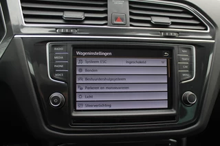 Volkswagen Tiguan Volkswagen Tiguan 2.0 TSI 4Motion Highline / Vol opties! / Panoramadak / Camera / Head-up / Leder / 18'' / Keyless / Dynaudio / Apple CarPlay / Standverwarming / Naavigatie / DAB / Dodehoek / Stoelverwarming / ACC - afbeelding nr 25