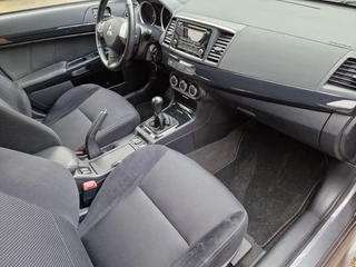 Mitsubishi Lancer Mitsubishi Lancer Sportback 1.6 Limited Edition NL-auto Climate Cruise Stoelverw Dealer OH - afbeelding nr 9