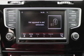 Volkswagen Golf Panoramadak, Camera, Climate, Navigatie, Bluetooth, DAB, Trekhaak, 18'' - afbeelding nr 37