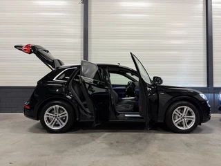 Audi Q5 Audi Q5 55 TFSI e quattro Competition 367PK S-Line PANO/LUCHTVERING/TREKHAAK/360CAMERA/MASSAGE/KEYLESS/MATRIX/VIRTUAL/CARPLAY/SFEER/19