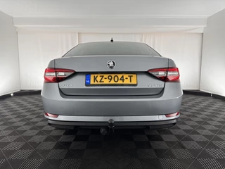 Škoda Superb *NAVI-FULLMAP | BI-XENON | ADAPTIVE-CRUISE | CANTON-AUDIO | MEMORY-PACK | BLINDSPOT | KEYLESS | COMFORT-SEATS | ECC | HEATED-SEATS  | TOWBAR | PARKPILOT | 17''ALU* - afbeelding nr 5