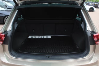 Volkswagen Tiguan Volkswagen Tiguan 1.4 TSI ACT Highline Bus. R-Line / Trekhaak / Panoramadak / 360Camera / 19'' / Virtual Cockpit / Apple CarPlay / DAB / Stoelverwarming / ACC - afbeelding nr 16