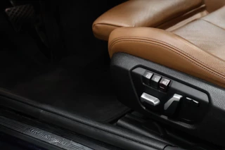 BMW 3 Serie BMW 3 Serie 330e Centennial High Executive Sport Line [SCHUIFKANTELDAK, MEMORY SEATS, ADAPTIVE CRUISECONTROL, STOELVERWARMING, VOL LEDER, HEAD-UP, PDC V+A, BLUETOOTH, CLIMATE CONTROL, NIEUWSTAAT] - afbeelding nr 14