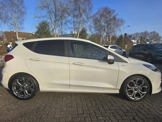 Ford Fiesta Ford Fiesta 1.0 EcoBoost Hybrid ST-Line X | Adaptive cruise control | Winter Pack | Dodehoeksensoren | Full-LED koplampen | Achteruitrijcamera | Draadloze telefoonlader | Privacy glass - afbeelding nr 3