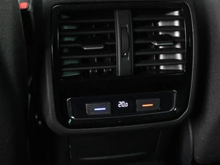 Volkswagen Passat Volkswagen Passat 1.4 TSI PHEV GTE Business | Adaptive cruise |  Camera | Carplay | Stoelverwarming | Massage | Navigatie | Full LED - afbeelding nr 34