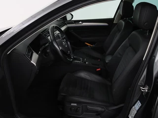 Volkswagen Passat Volkswagen Passat 1.4 TSI GTE | Panoramadak | Stoelverwarming |  Trekhaak | Adaptive cruise | Camera | Carplay | Leder/Alcantara | Full LED | Virtual Cockpit - afbeelding nr 4