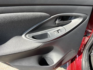 Toyota Yaris Toyota Yaris 1.5 Hyb. Dynamic ACHTER CAMERA-NAVI-BLUETOOTH - Allseason - afbeelding nr 15