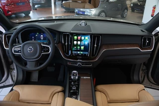 Volvo XC60 Volvo XC60 2.0 T8|455PK AWD|Org NL|1ste Eig|Ultimate Bright|Luchtv.|Bowers & Wilkins|Trekhaak|Head-Up|Pano|Crystal|Dealer Onderhouden - afbeelding nr 20