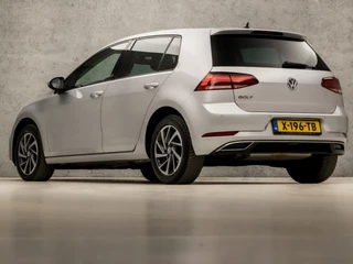 Volkswagen Golf Volkswagen Golf 1.0 TSI Luxury Automaat (APPLE CARPLAY, GROOT NAVI, CLIMATE, STOELVERWARMING, SPORTSTOELEN, ADAPTIVE CRUISE, LM VELGEN, GETINT GLAS, PARKEERSENSOREN, NIEUWE APK, NIEUWSTAAT) - afbeelding nr 3
