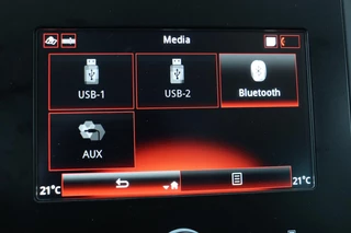 Renault Mégane Renault Mégane 1.3 TCe Limited | Carplay | Keyless | Navigatie |  Climate control | Parkeerhulp | Cruise control | DAB | Bluetooth - afbeelding nr 19