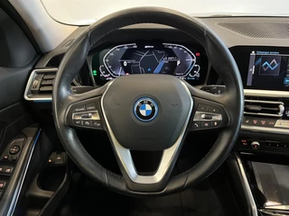 BMW 3 Serie BMW 3-serie Touring 320e Sportline Aut-8 Panoramadak HUD Laser Licht Adaptive Cruise Trekhaak Leder Navi PDC VA - afbeelding nr 9