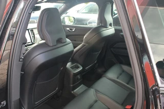 Volvo XC60 Volvo XC60 T8 Recharge AWD R-Design | Panoramadak | Parkeercamera | 20 Inch Velgen | Glossy Black | Keyless - afbeelding nr 15