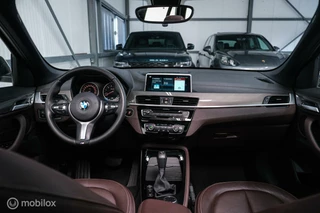 BMW X1 BMW X1 xDrive20i High Executive | 4x4 | HUD | Trekhaak | Leder | Orig NL auto | Dealer onderhouden | Camera | rijklaarprijs | - afbeelding nr 2