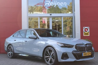BMW 5 Serie BMW 5-serie 530e M-SPORT PRO 300PK (nieuw model) | PANORAMA DAK | M-SPORT PAKKET | M-SPORT AERODYNAMICA |  M-SPORT NAPPALEDEREN STUURWIEL MET SPORTBOOST FUNCTIE | BMW SHADOWLINE ADAPTIEVE LED KOPLAMPEN | ELEKTRISCH BEDIENBARE ACHTERKLEP |  BMW INDIVIDIUAL HIGH GLOSS EXTERIEUR RAAMLIJST AFWERKING | BMW LIVE COCKPIT PROFESSIONAL | ELEKTRISCH VERSTELBARE VOORSTOELEN MET VENTILATIE / VERWARMING EN GEHEUGEN OP DE BESTUURDERSSTOEL |  ACHTERBANKVERWARMING | 4-ZONE CLIMATE CONTROL | DONKER GETINTE ACHTERRUITEN | DONKERE HEMELBEKLEDING | DRIVE ASSISTANT | HARMAN KARDON Hi-Fi GELUIDSSYSTEEM| DRAARLOZE TELEFOONLADER | DRAADLOOOS APPLE CARPLAY / ANDROID AUTO | KLASSE 3 ALARM | COMFORT ACCESS | 20