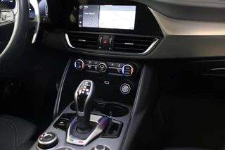 Alfa Romeo Giulia Alfa Romeo GIULIA 2.0 T GME AWD Tributo Italiano / FACELIFT / Digital Cockpit / Acc / HK / Leder / Elek Stoelen / Camera / 19 Inch - afbeelding nr 19