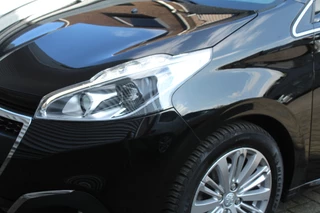 Peugeot 208 Clima Cruise Navi PDC LED 16